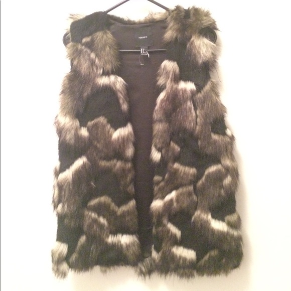 Forever 21 faux fur vest - Picture 1 of 3